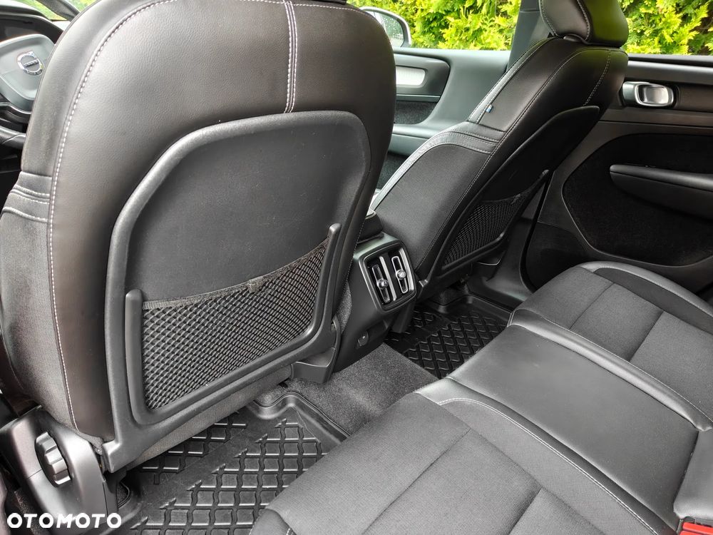 Volvo XC 40 T4 AWD Geartronic Momentum Pro - 24