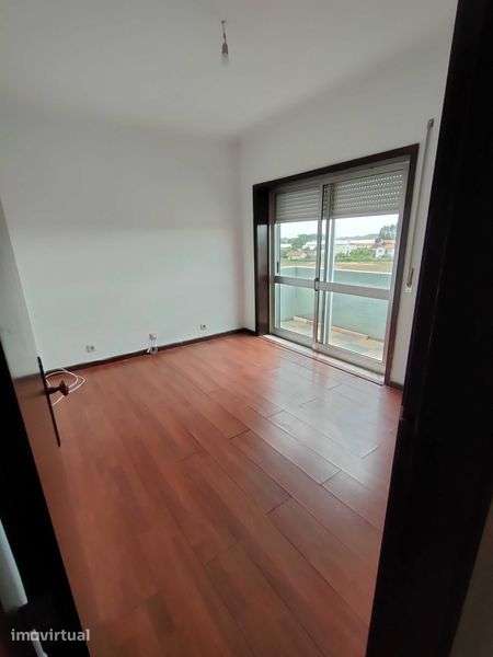 Aluga-se apartamento T2 Ovar - Grande imagem: 3/7
