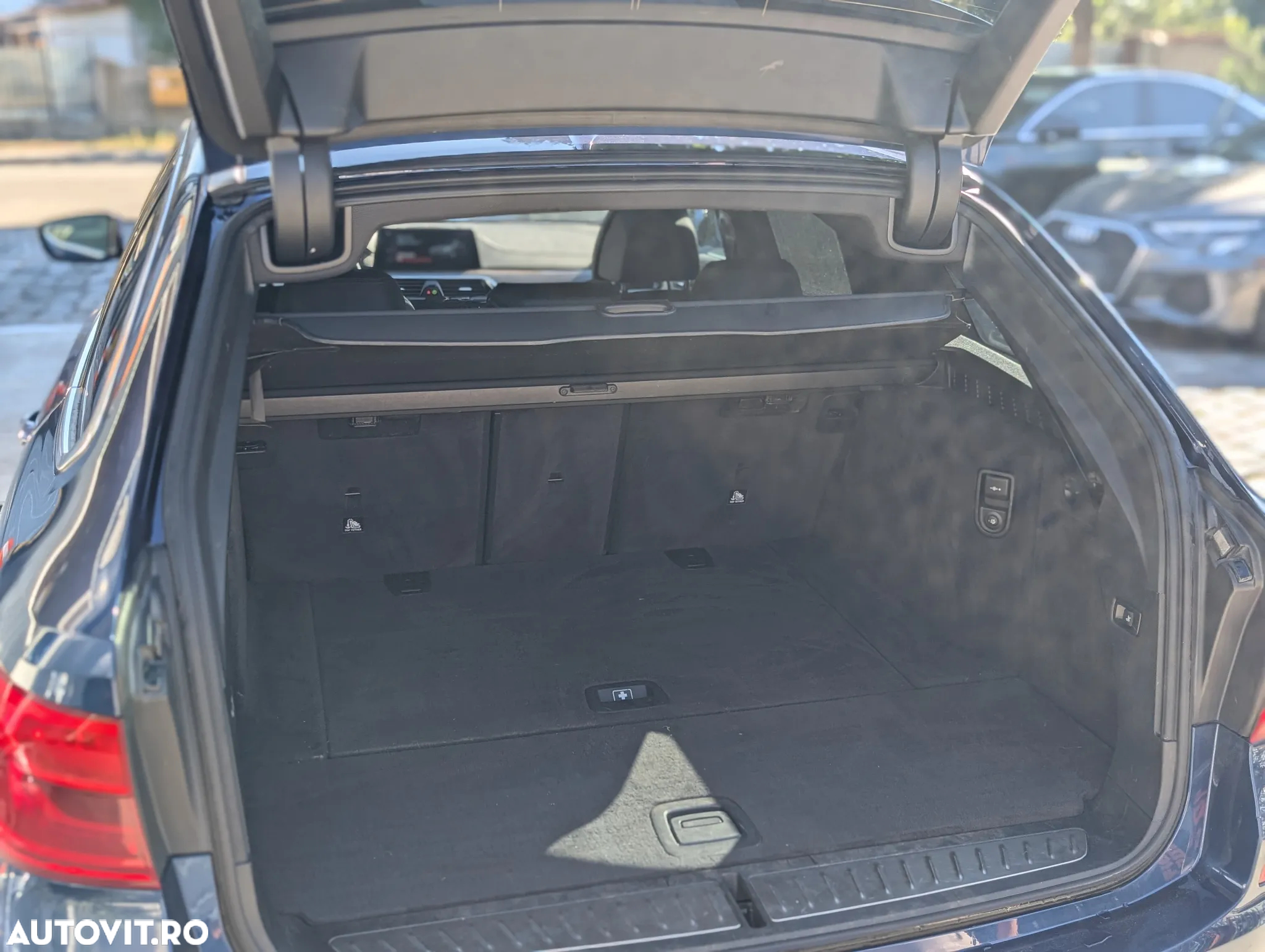 BMW Seria 5 530d xDrive Touring Aut. Luxury Line - 11