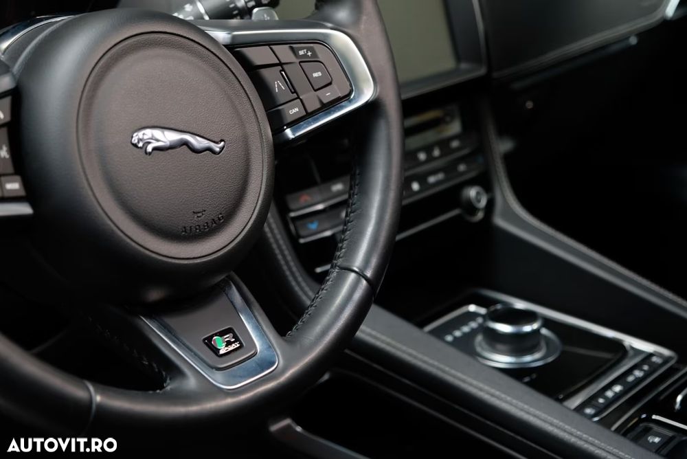 Jaguar F-Pace 20d AWD Aut. R-Sport - 7