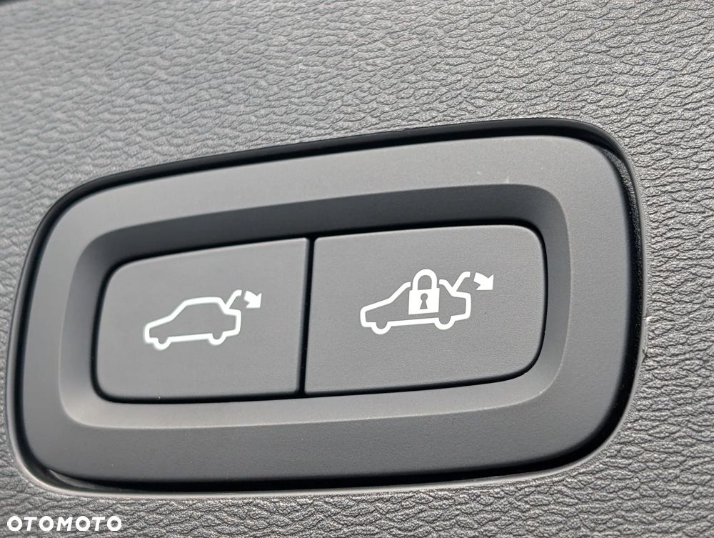 Volvo V60 B4 B DKG Plus Dark - 25