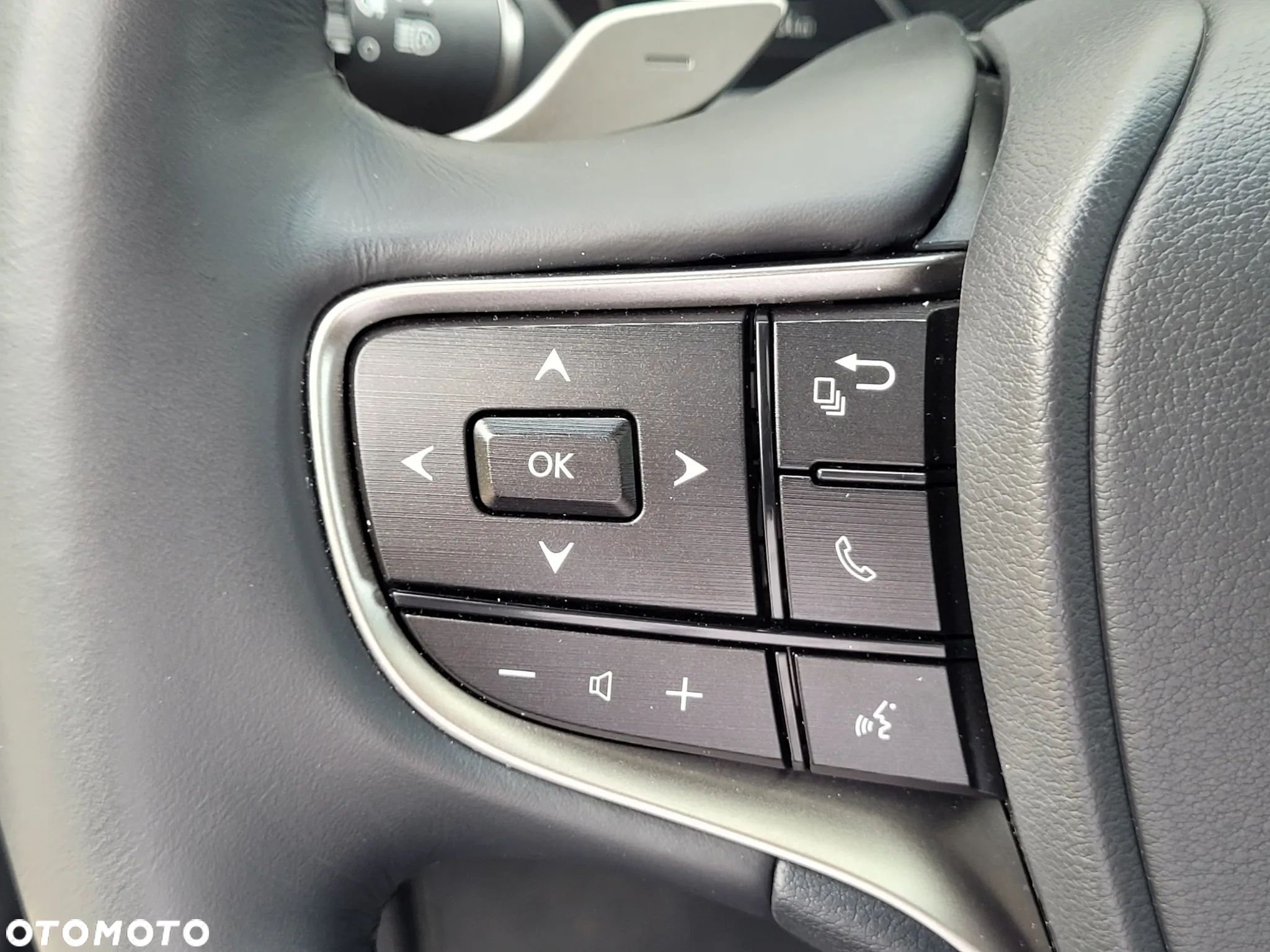 Lexus ES 300h F Sport Design - 20