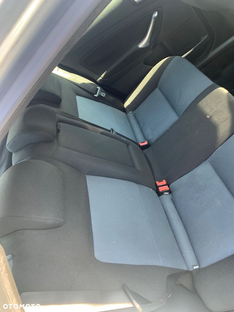 Ford Mondeo 2.0 TDCi Ambiente - 15