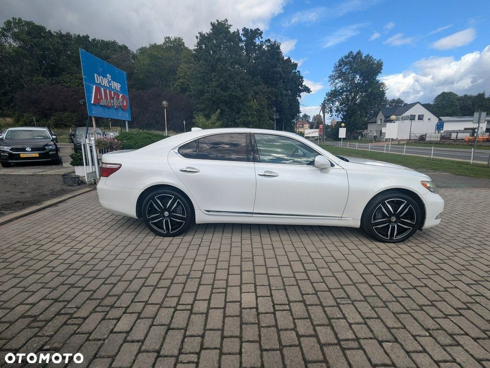 Lexus LS 460 AWD - 24