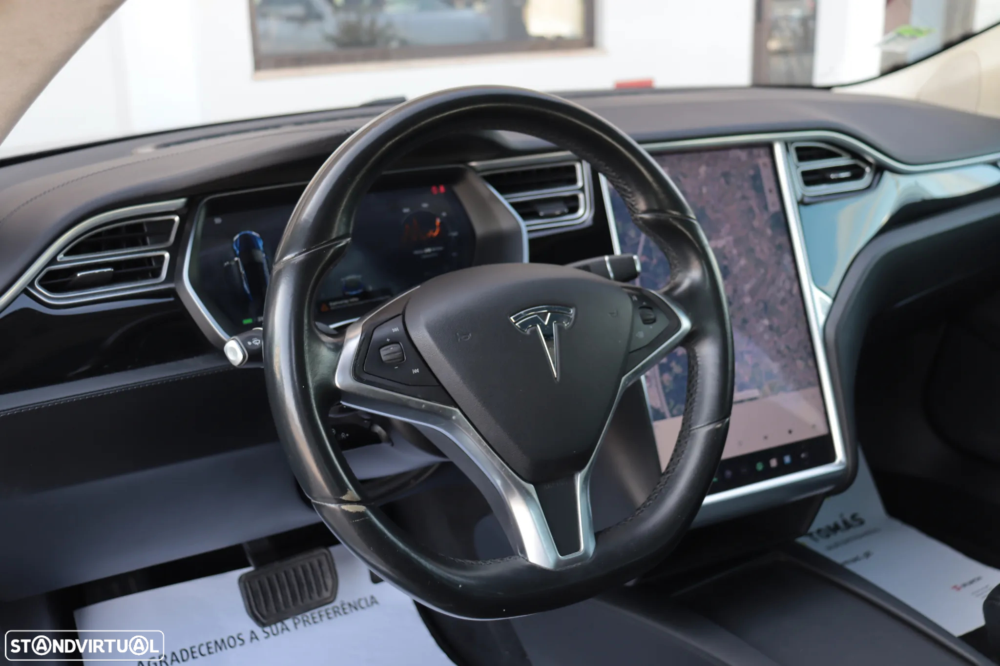 Tesla Model S 90D - 10