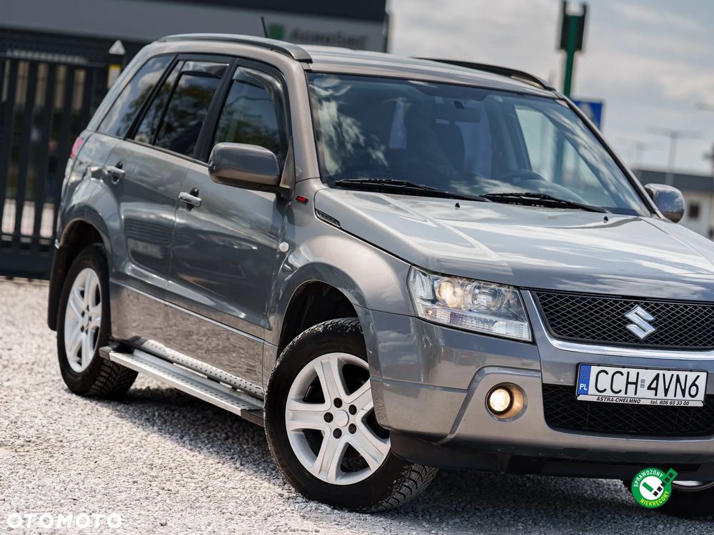 Suzuki Grand Vitara 2.0 Comfort + Family - 7