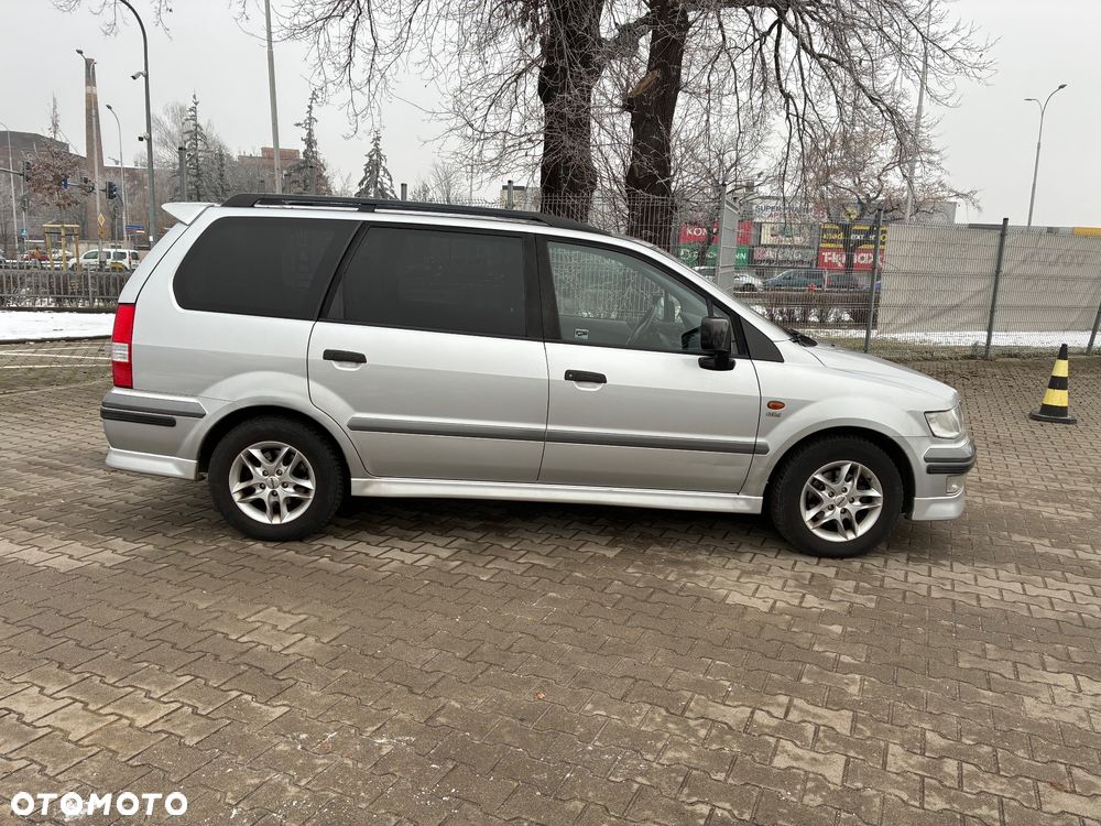 Mitsubishi Space Wagon - 1