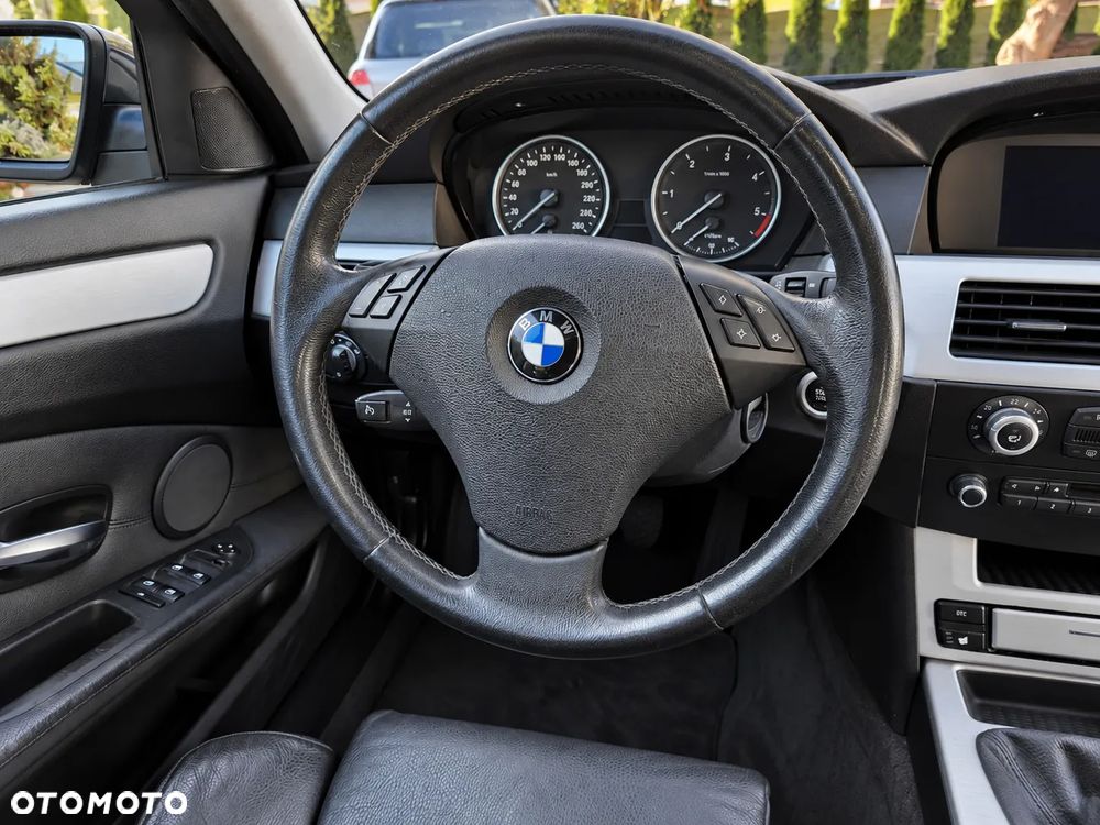 BMW Seria 5 525d - 22