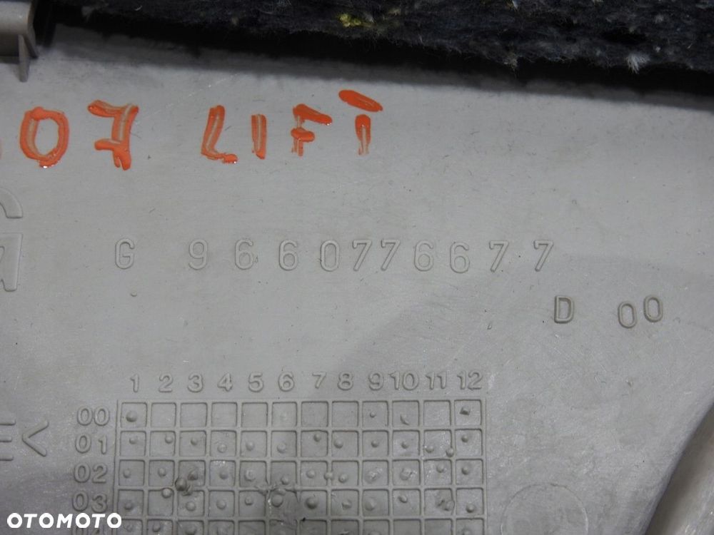 OSŁONA SŁUPKA BAGAŻNIKA LEWA 307 LIFT - 7