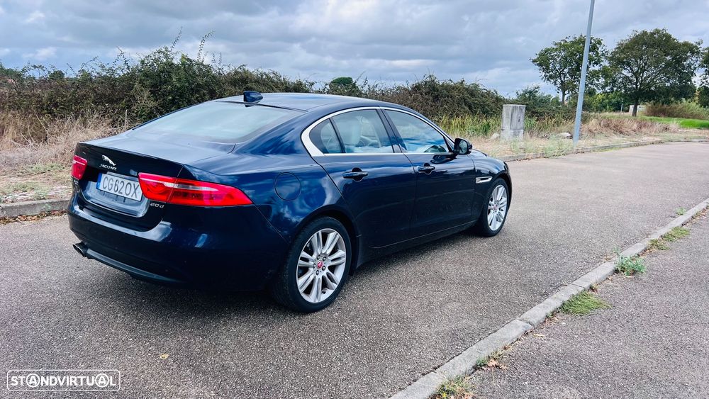 Jaguar XE - 8