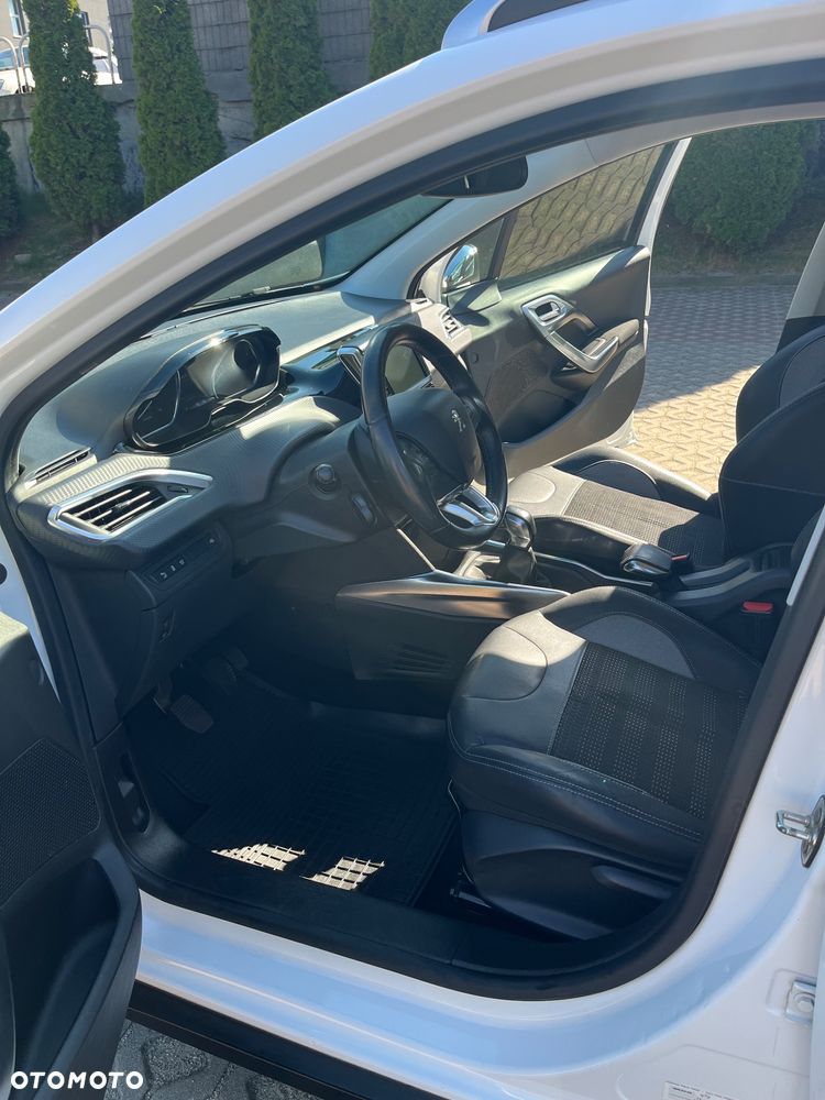 Peugeot 2008 1.6 e-HDi Allure S&S - 9