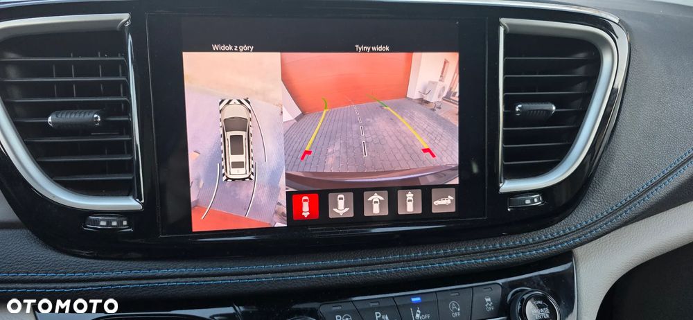 Chrysler Pacifica - 19