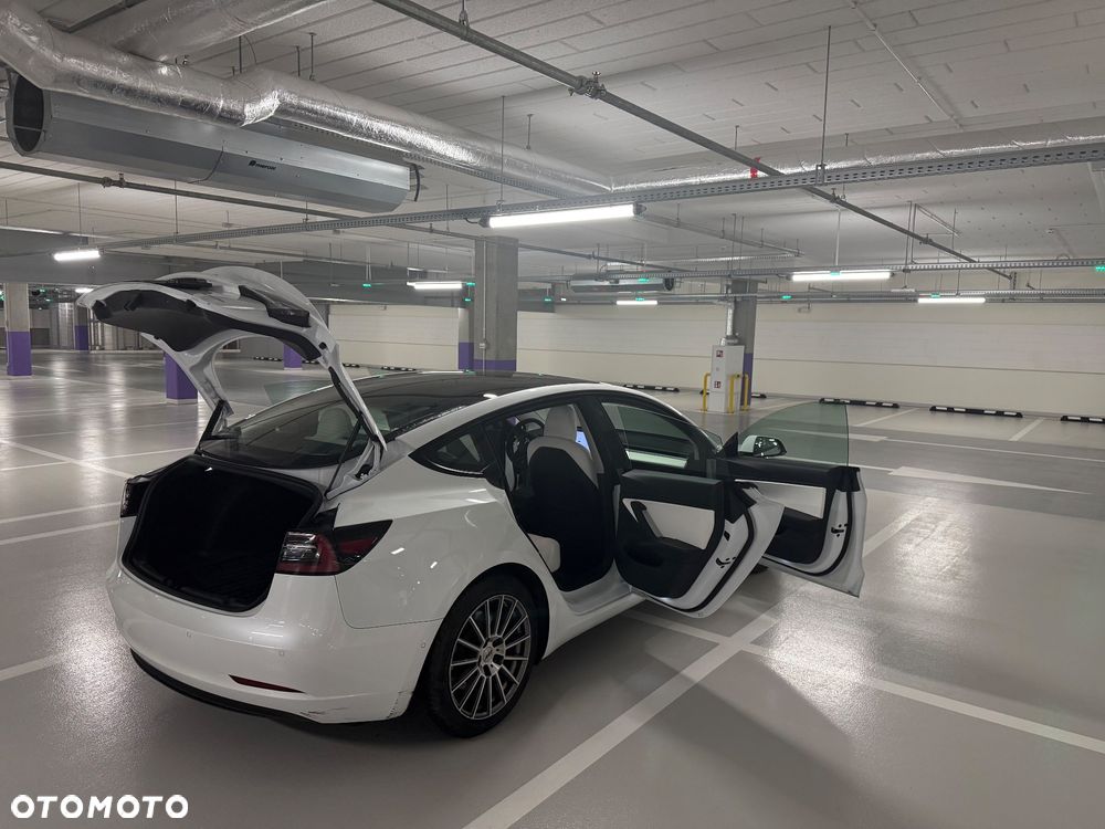 Tesla Model 3 Langstreckenbatterie Allradantrieb Dual Motor - 12