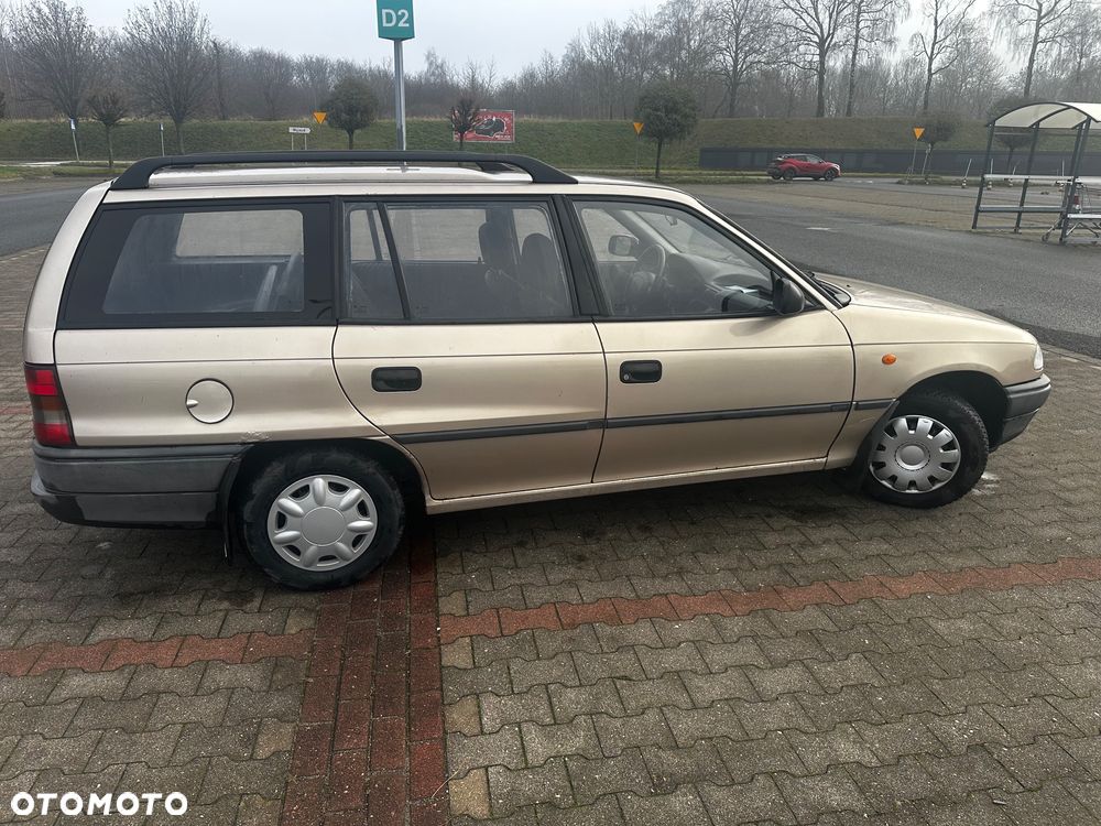 Opel Astra 1.6 Base - 7