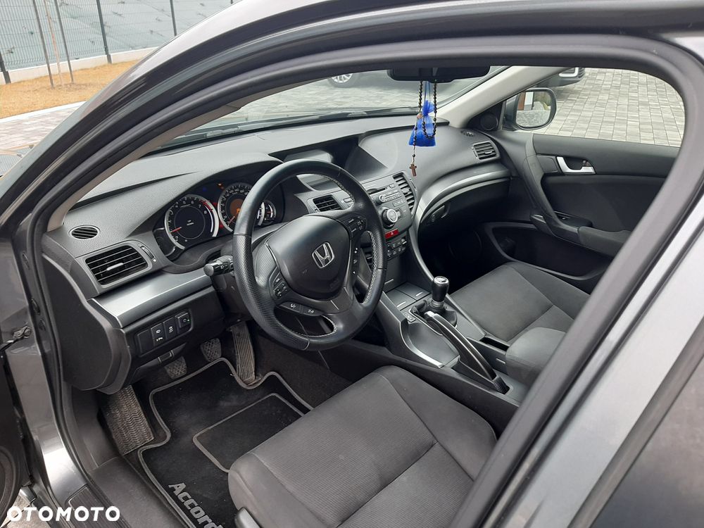 Honda Accord 2.0 Lifestyle - 25