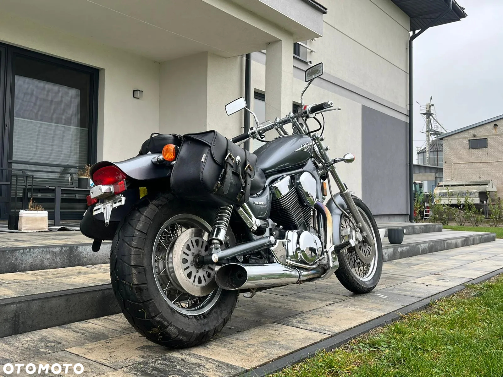 Suzuki Intruder - 13