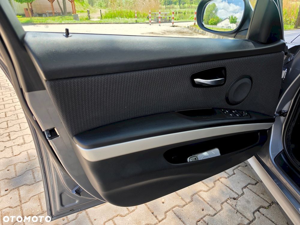 BMW Seria 3 318d - 17