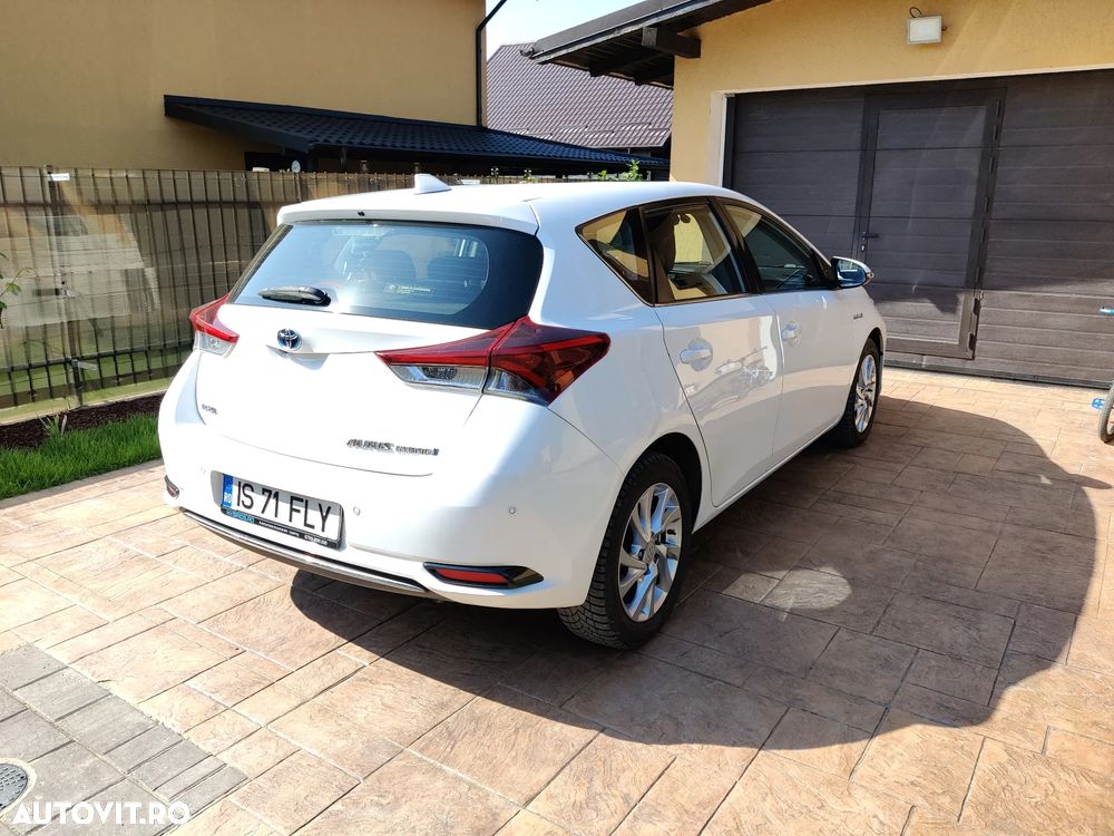 Toyota Auris 1.8 L VVT-i Sol+ - 2