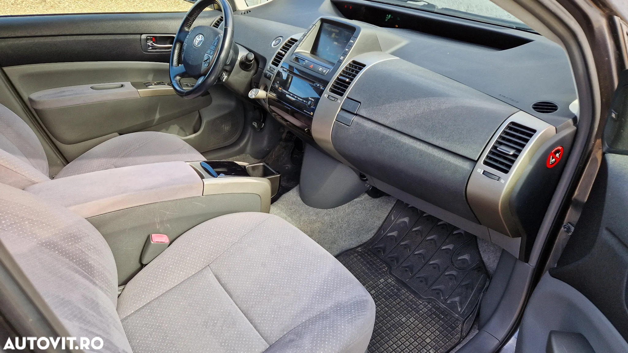 Toyota Prius - 4