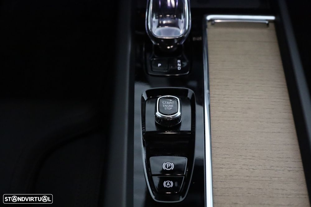Volvo XC 60 2.0 T6 PHEV Plus Dark AWD - 21