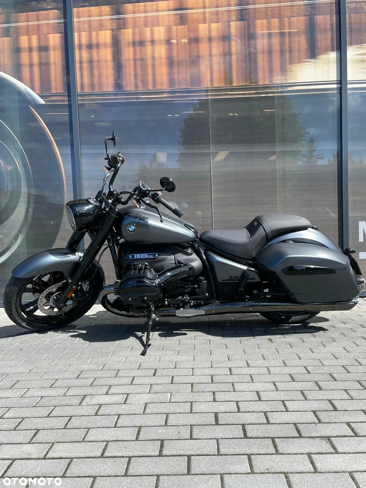 BMW R - 8