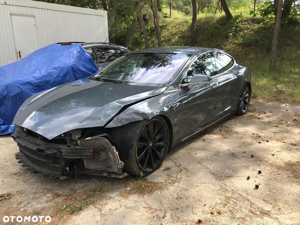 Tesla Model S Performance - 2