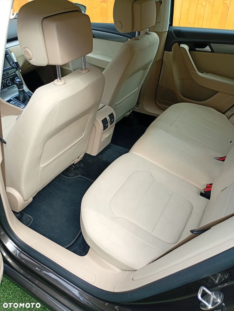 Volkswagen Passat 2.0 TDI Comfortline - 5