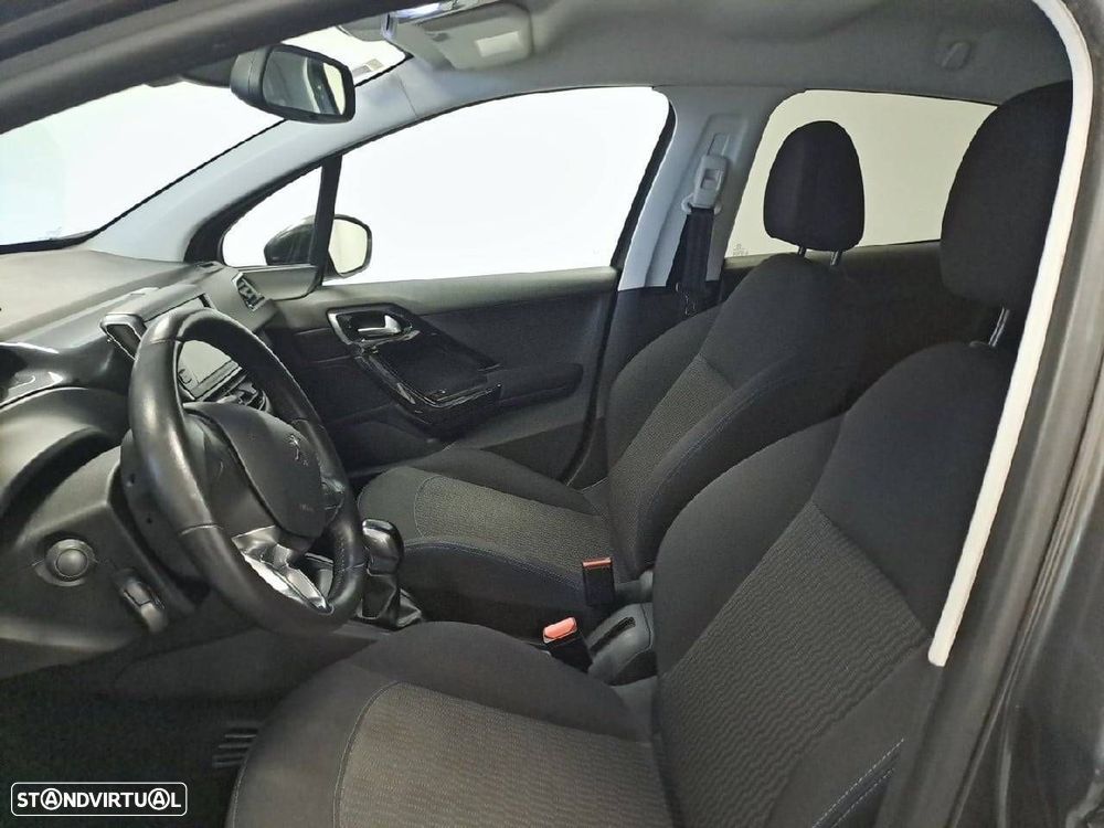 Peugeot 208 1.2 PureTech Signature - 9