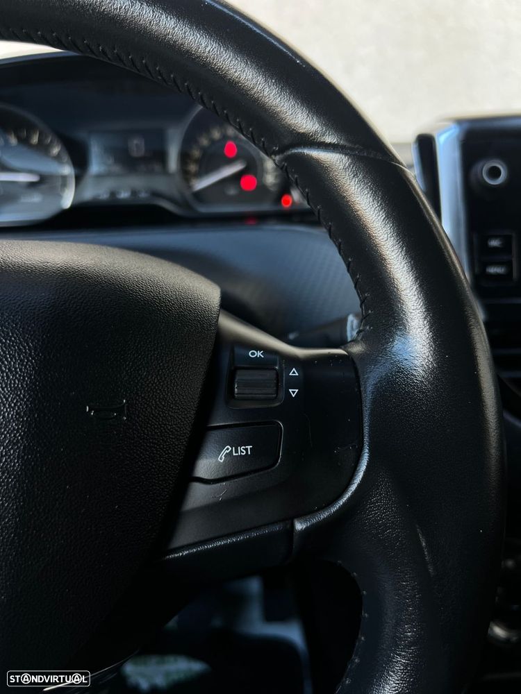 Peugeot 208 1.2 PureTech Style - 7