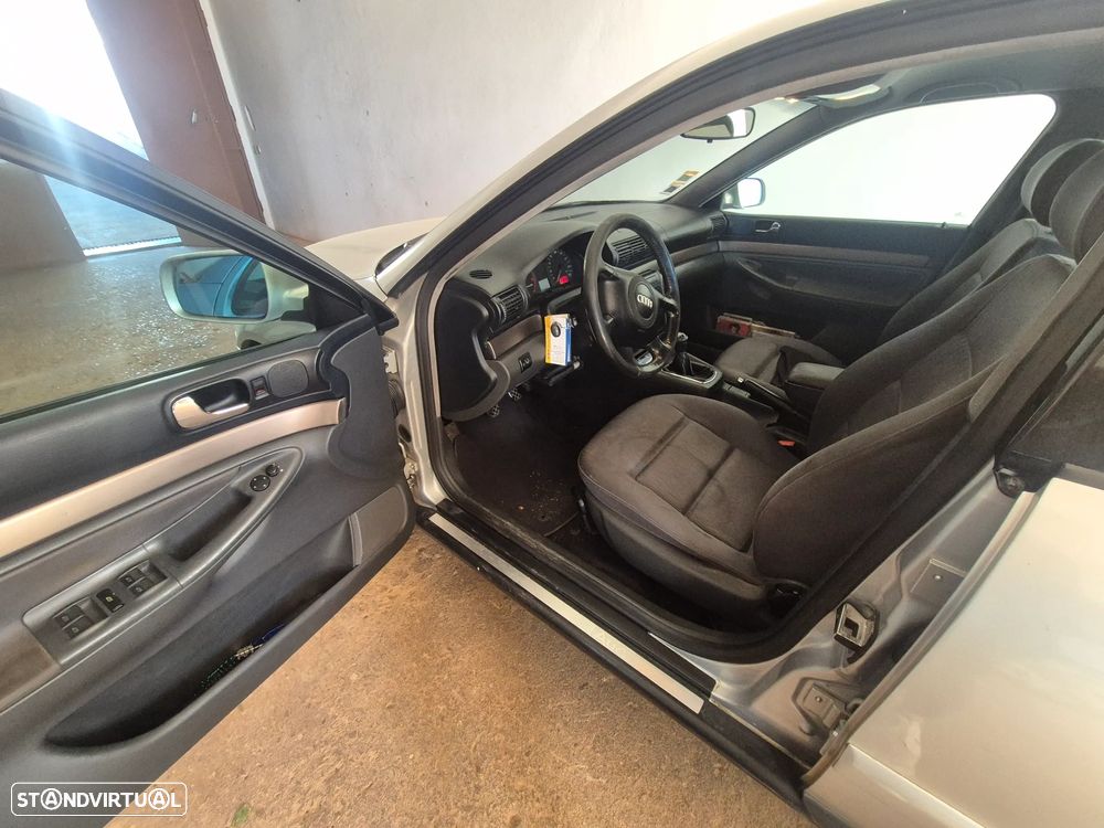 Audi A4 1.9 TDI Attraction - 9