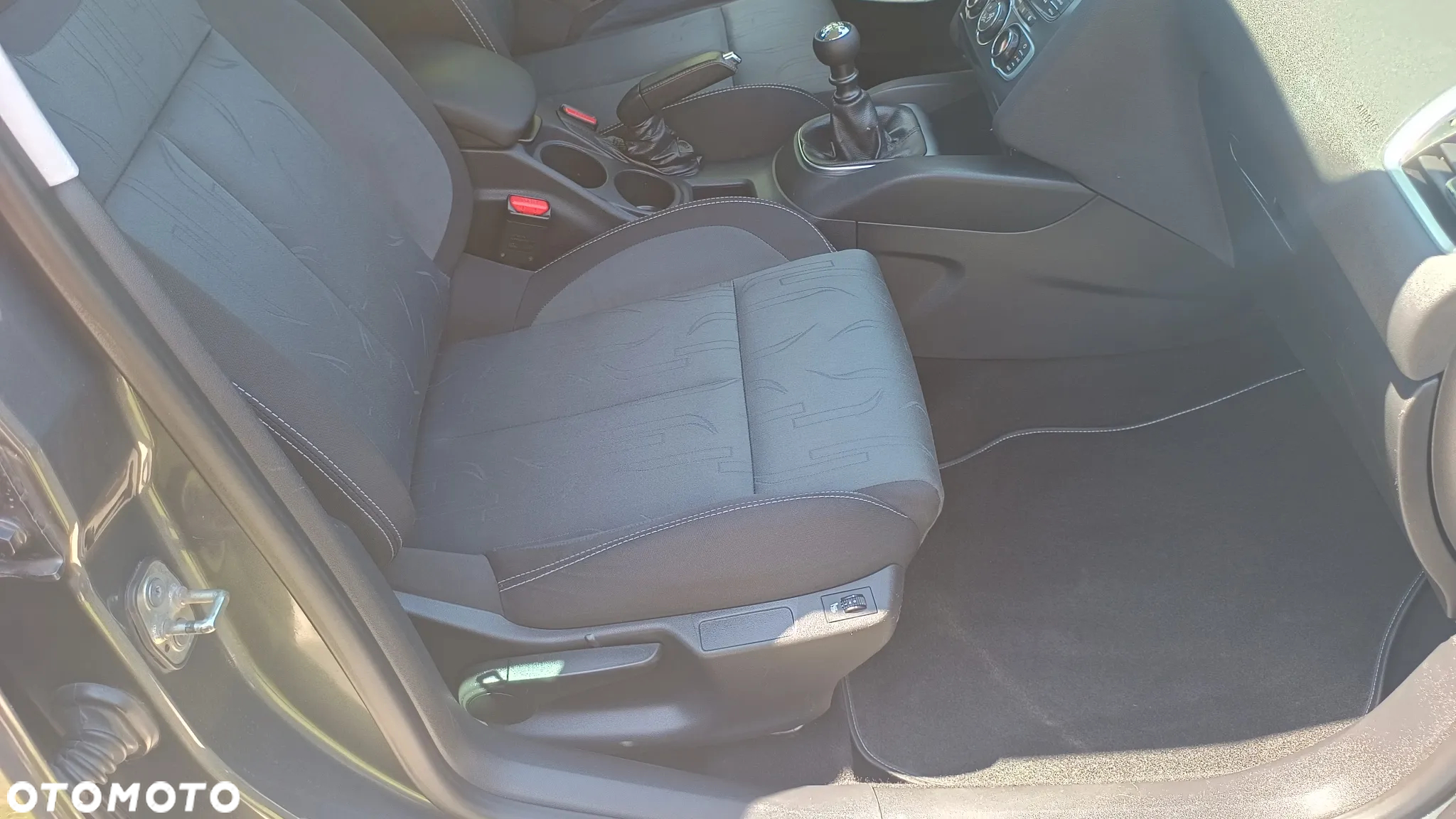 Citroën C4 e-HDi 110 Exclusive - 24