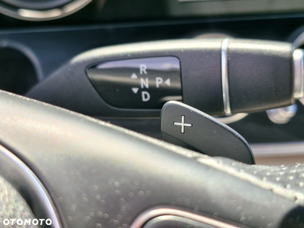 Mercedes-Benz Klasa E 220 d 4-Matic 9G-TRONIC - 23