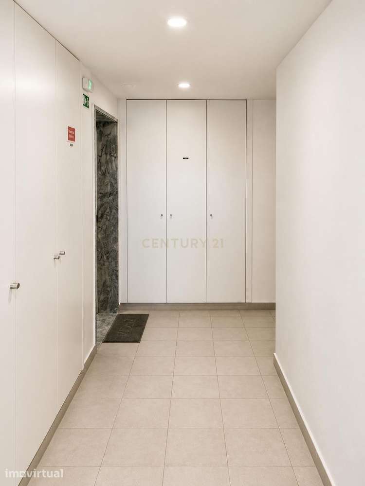 Espaço Versátil com Potencial para Habitação | 166 m² | Rio de Mouro - Grande imagem: 3/12