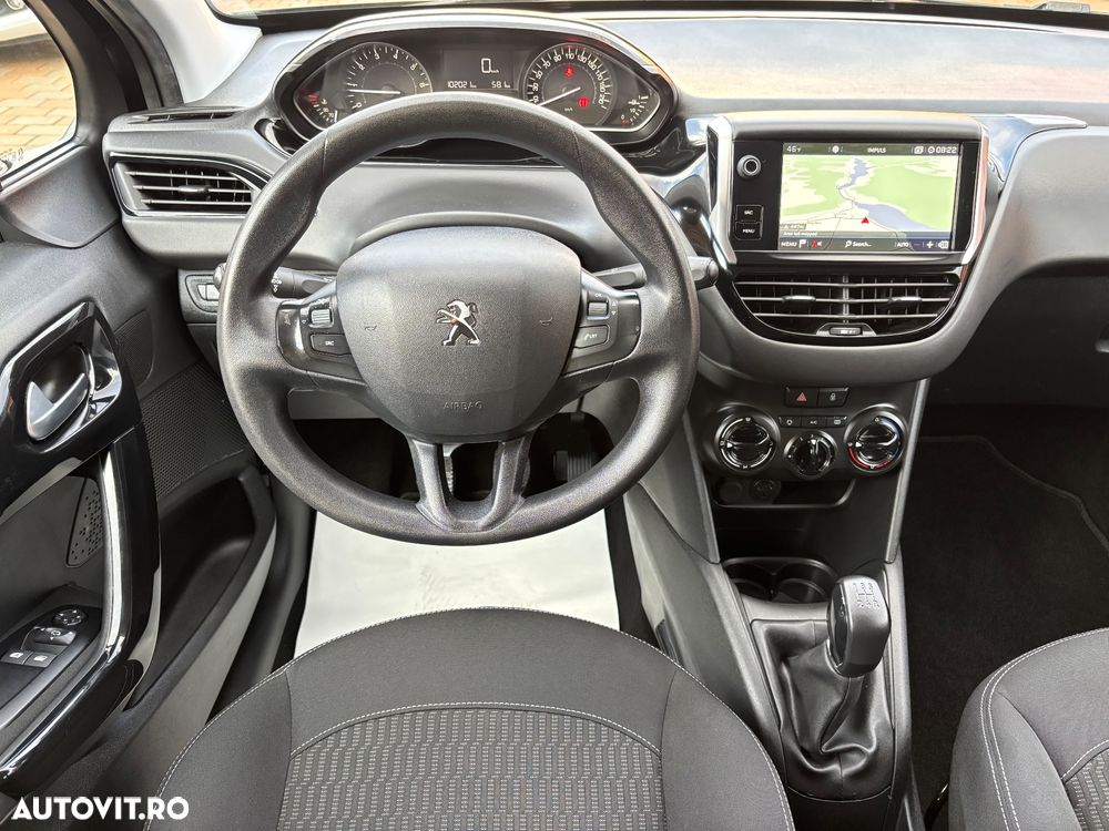 Peugeot 208 1.2 L PureTech Allure - 6