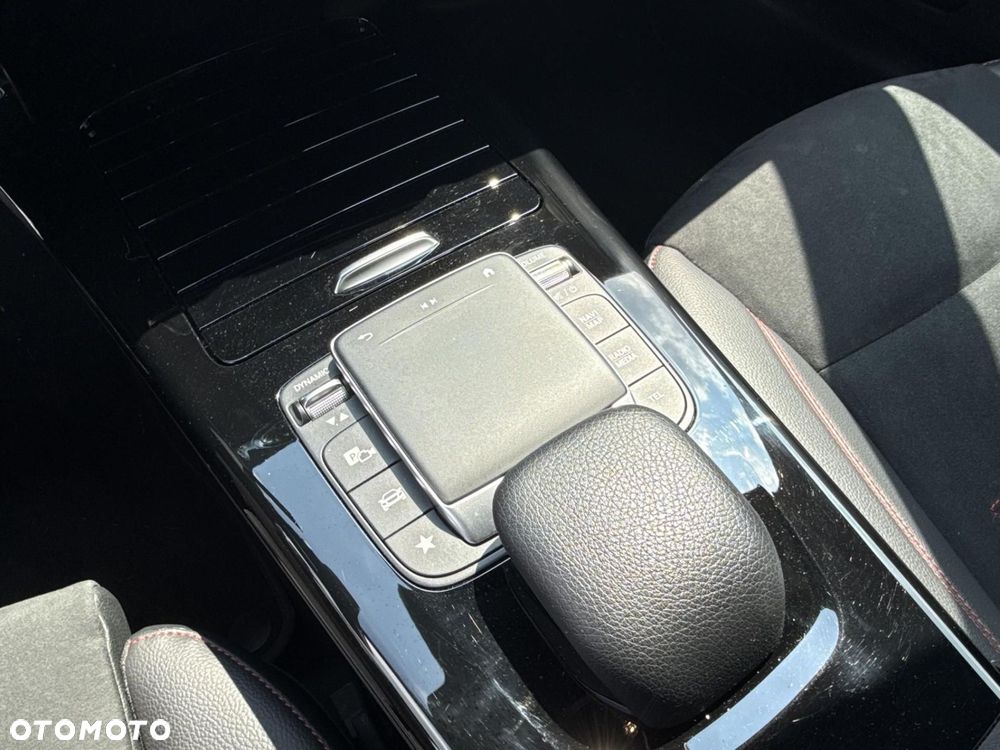 Mercedes-Benz CLA - 13