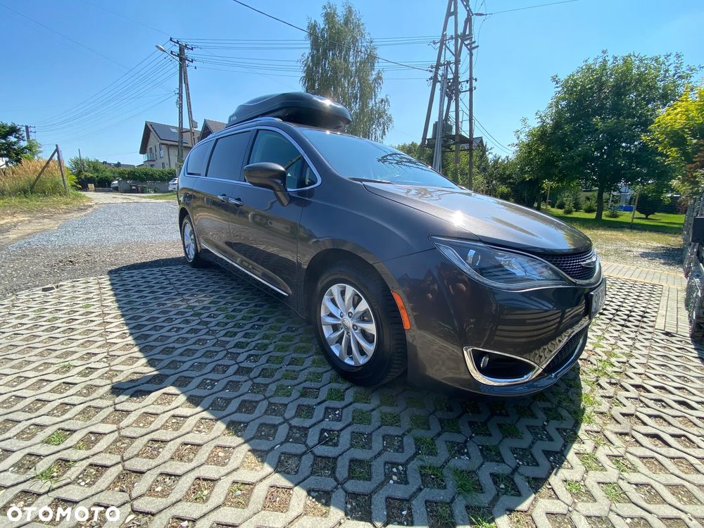 Chrysler Pacifica - 3