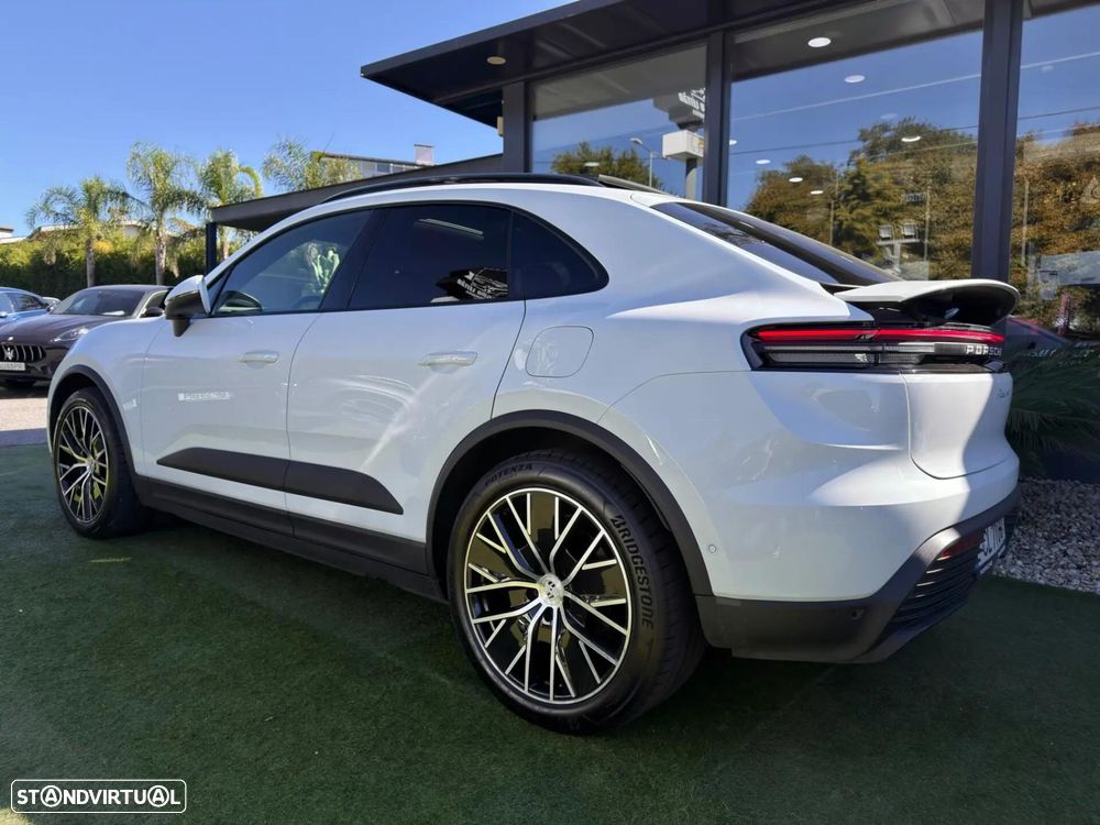 Porsche Macan Electric 4 - 16