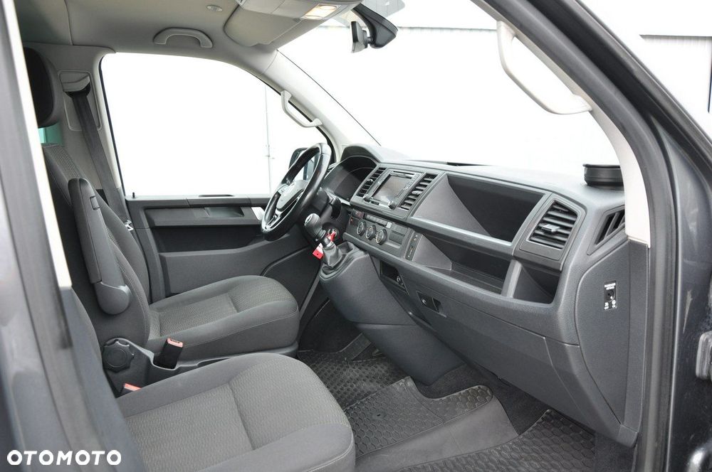 Volkswagen Caravelle - 24