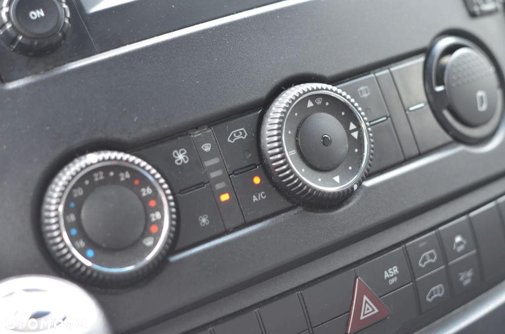 Mercedes-Benz Sprinter 319 CDI L2H2 - 19