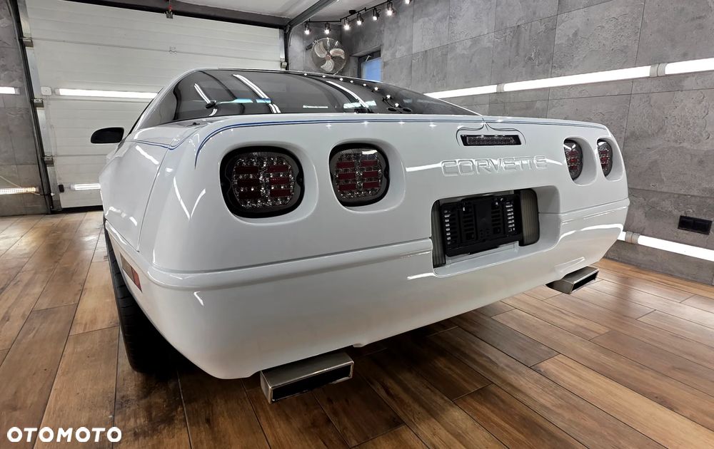 Chevrolet Corvette - 20