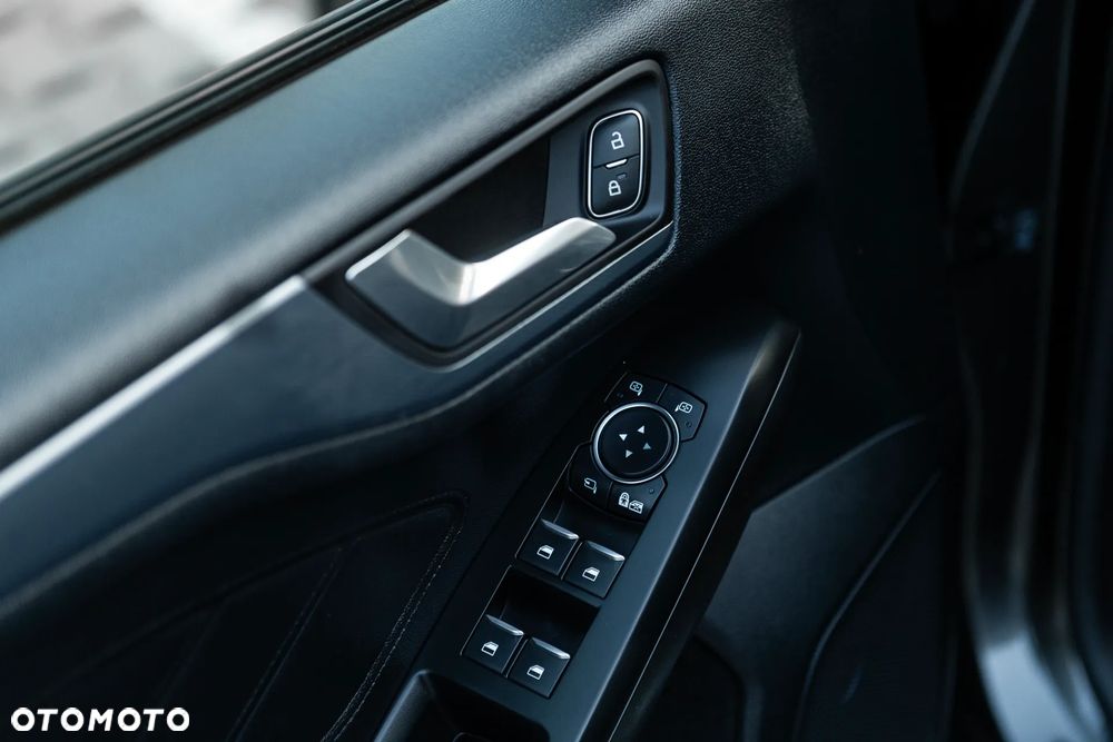 Ford Focus 2.0 EcoBlue Active Business - 39