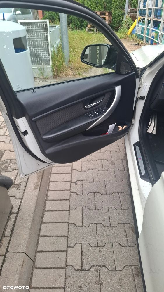 BMW Seria 3 318d - 10