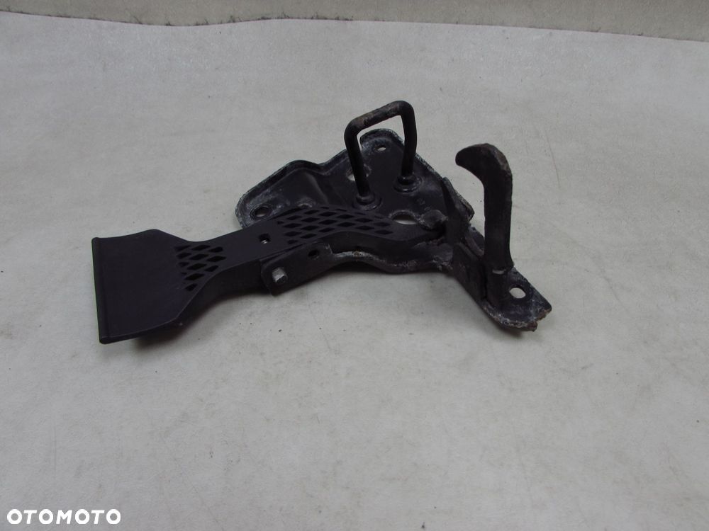 AUDI A4 B7 04-08 ZAMERK RYGIEL MASKI 8E0823480F - 2