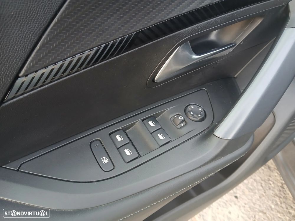 Peugeot 2008 1.2 PureTech Allure - 20