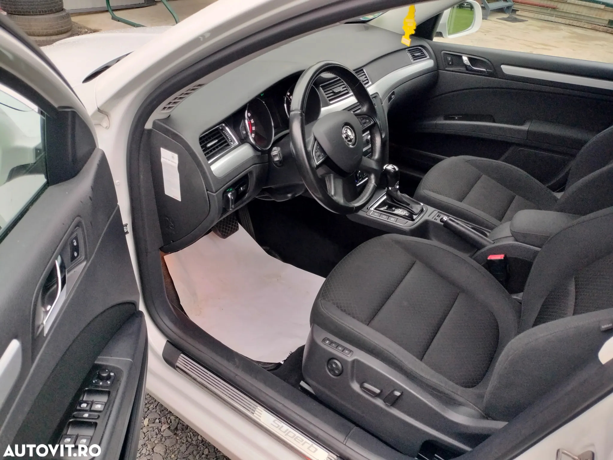 Skoda Superb 2.0 TDI DSG FAMILY - 5