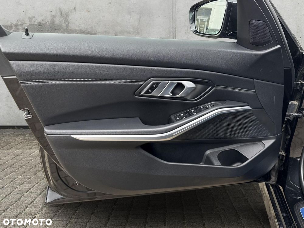 BMW Seria 3 318i Sport Line - 18