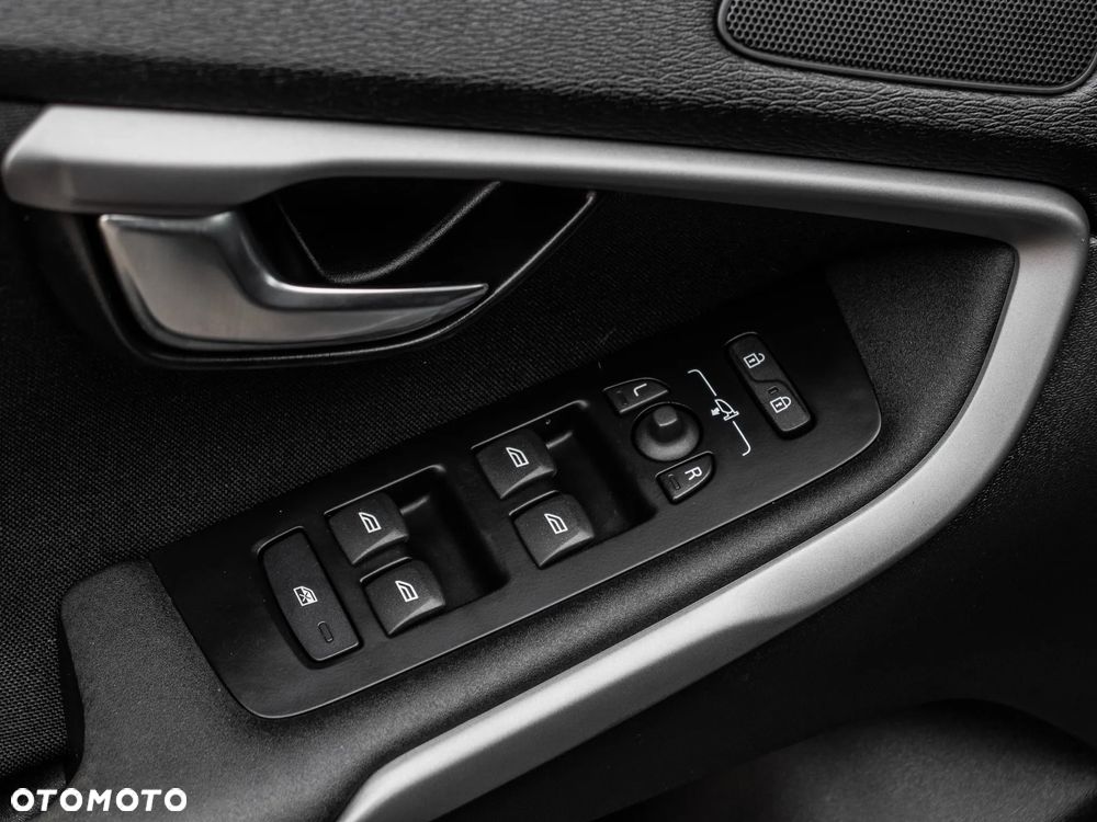 Volvo V40 D2 Drive-E R-Design Momentum - 29