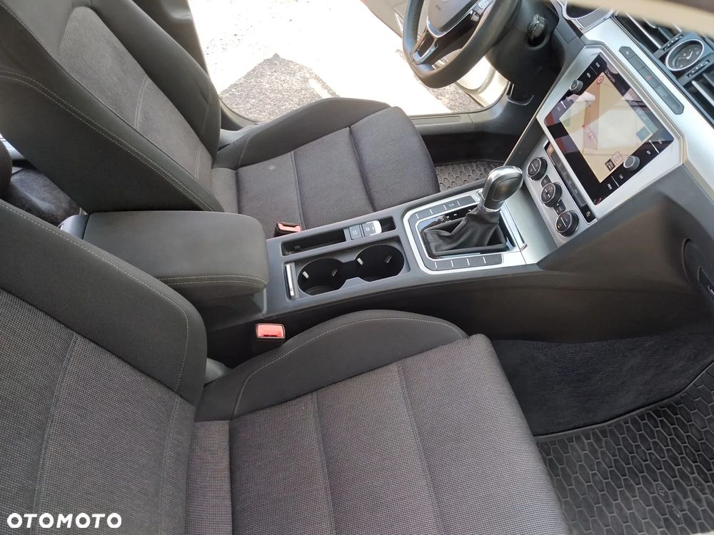 Volkswagen Passat - 16