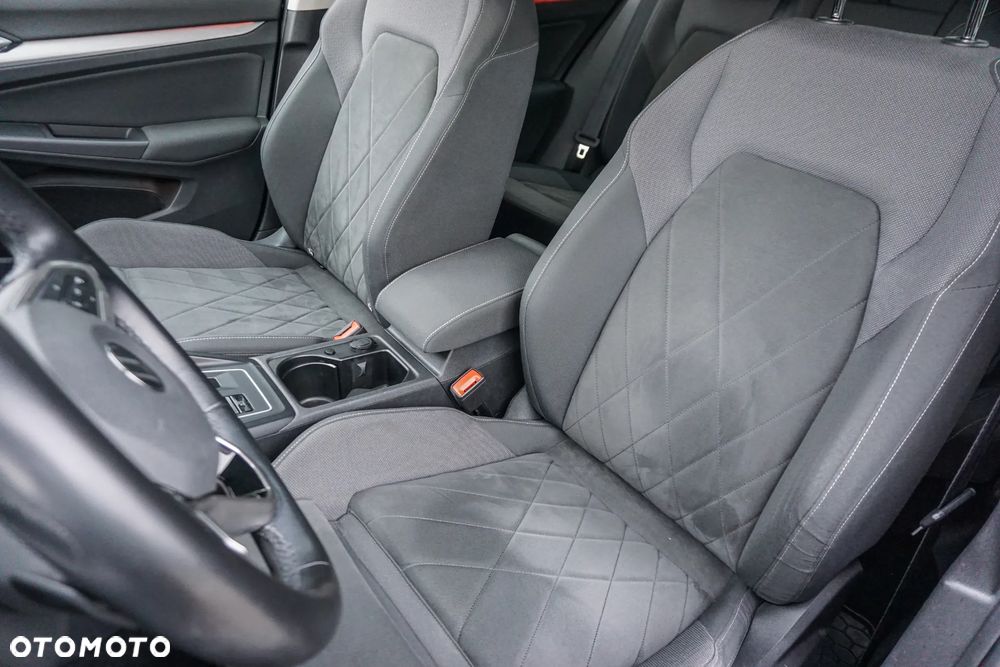 Volkswagen Golf VIII 1.5 eTSI EVO Life DSG - 10