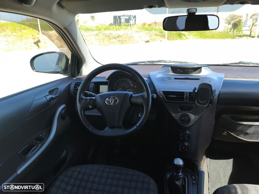 Toyota iQ 1.4 D-4D + - 9